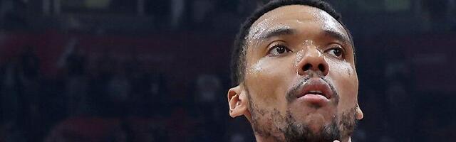 Pljuju nas, pokazuju srednji prst i gađaju flašama! Bolomboj šokiran ponašanjem na derbiju!