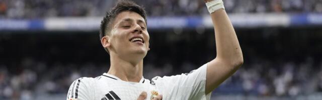 Komična scena na „Santjago Bernabeu“: Guler se začudio zbog priznanja koje je dobio (VIDEO)
