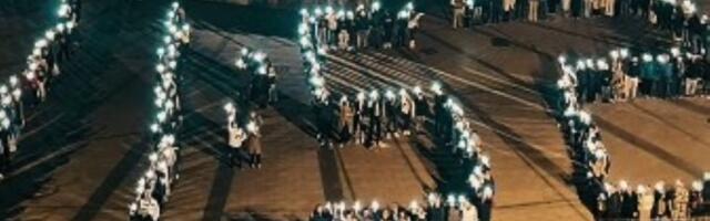 Tišina koja sve govori: Dirljive scene u Kraljevu - evo kako je odata pošta žrtvama pada nadstrešnice (VIDEO)