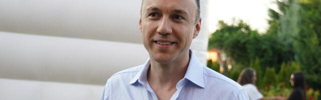 Ko je majka Baneta Mojićevića? Pevač puca od ponosa zbog ove žene, 40 godinama pomagala je najmlađima