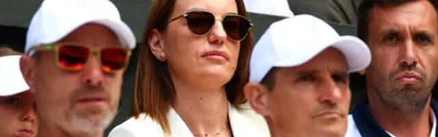 Ko je žena koja se pojavljuje sa Jelenom Đoković na Novakovim MEČEVIMA? Svi kažu da neverovatno liče! (FOTO)