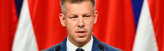 Ovo je devojka Petera Mađara, konačno snimljeni zajedno u javnosti: Čekao je na aerodromu sa cvećem, a onda...