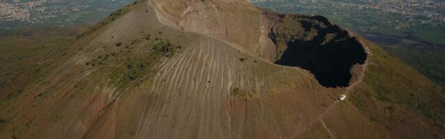 Američki turista prilikom pokušaja spašavanja telefona upao u krater Vezuva