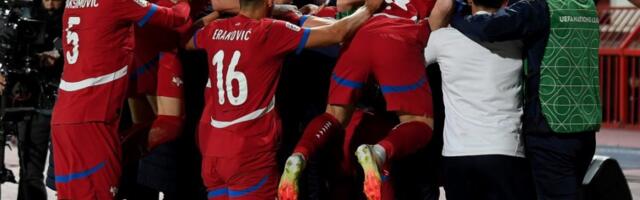 A U SVLAČIONICI... Ovako su se fudbaleri Srbije ponašali posle pobede nad Austrijom (VIDEO)