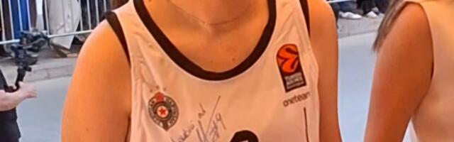Može i ovako na maturu: Zmajevka Ljubica oduševila Vranjance FOTO