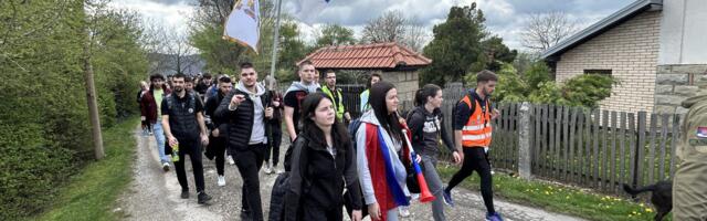 Još jedna grupa studenata iz Novog Pazara krenula peške za Novi Sad