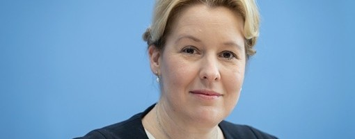 Nemačka ministarka prestaje da koristi doktorsku titulu zbog ispitivanja navoda o plagijatu