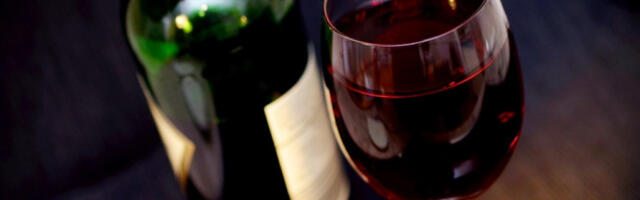 ZAŠTO NIJE DOBRO PITI VINO I PIVO NA VELIKI PETAK? Ove običaje treba poštovati!