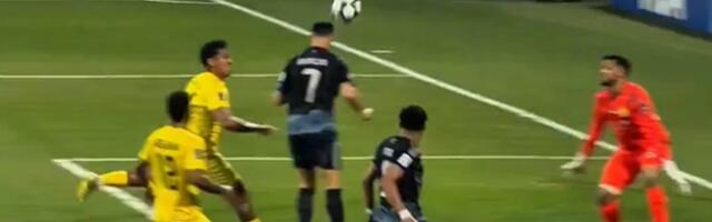 Ronaldo promašio nemoguće! Obrukao se sa pet metara, pa se u šoku uhvatio za glavu /VIDEO/