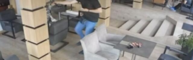 AKO GA VIDITE, ODMAH POZOVITE POLICIJU! Ovo je muškarac koji je ubio Darka Veskovića u kafiću u Kumodražu - SPAO MU KAČKET DOK JE BEŽAO! (FOTO, VIDEO)
