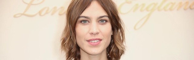 Mala crna haljina Alekse Čang neophodna je za leto