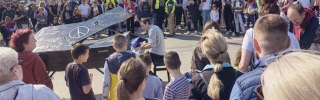 Italijanski pijanista koji je svirao na protestu u Nišu se proteruje iz Srbije