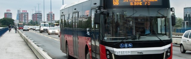 DRAMA NA BRANKOVOM MOSTU Muškarac preti da će se ubiti