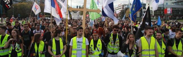 Arhiv objavio koliko je građana juče krenulo peške iz Beograda u NS