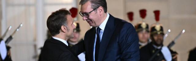 TRI SATA TRAJAO RAZGOVOR MAKRONA I VUČIĆA Izuzetna čast ukazana predsedniku Srbije na užasno težak dan za Francusku