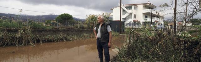 Kod nas sneg, a Grci se probijaju kroz vodu do struka: Drama na Krfu se nastavlja, slike su jezive