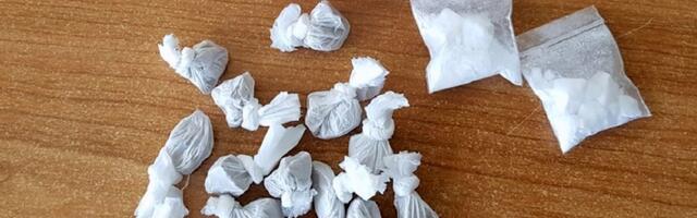 Bacio dva paketića kokaina čim je ugledao policiju