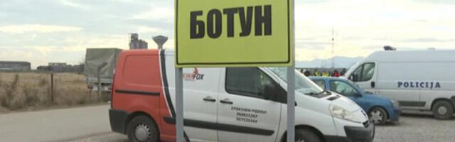 Ботуњани прекинули протест због запаљеног багера