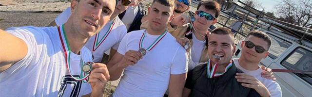 Srebro u Budimpešti: Zrenjaninac Miloš Lavirac deo vicešampionskog univerzitetskog osmerca