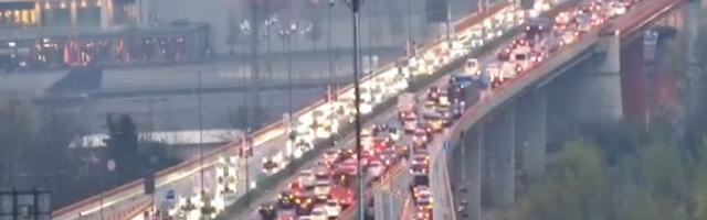 (FOTO) PLJUSAK PARALIŠE SAOBRAĆAJ U BEOGRADU, DRAMA NA SKORO SVAKOJ RASKRSNICI: Jedna deonica je gotovo neprohodna, obratite pažnju i naoružajte se strpljenjem