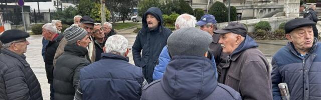 Radnici propalih niških firmi podeljeni - neki traže i kamate, drugima sporazum "poslednja šansa"