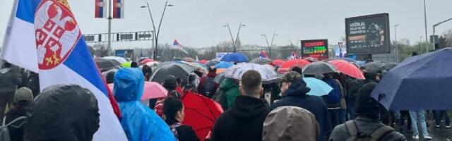 Preko Brankovog mosta prelazi se i više od SAT VREMENA (FOTO)