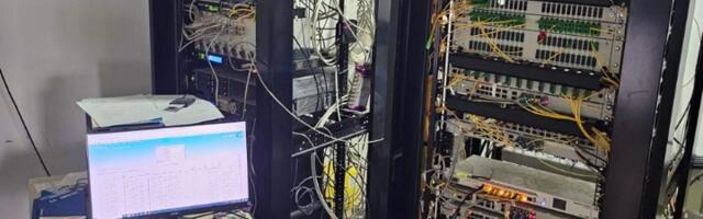 Lisice za pet osoba: Ugašena mreža ilegalnih TV emitera (FOTO)