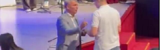 Vukovci u Čačku odbili da se rukuju sa SNS gradonačelnikom (VIDEO)