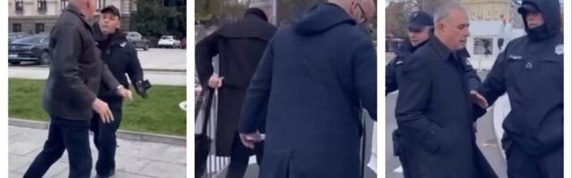 (VIDEO) Huligani, a ne poslanici: Ponoš i njegova karamila napravili haos ispred Skupštine
