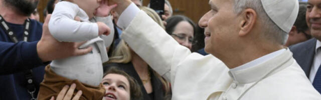 Папа апеловао на „поштовање мира” током Божића