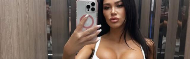 Zadnjicu jedva uvukla u uski kombinezon: Stanija se snimala dok se presvlači (FOTO)