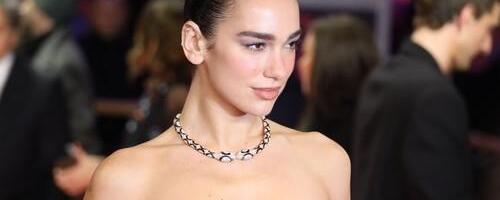 Kontroverzna Albanka na crvenom tepihu s golom zadnjicom: Pogledajte u čemu je došla ruku pod ruku s glumcem za kog se šuška da je novi Džejms Bond