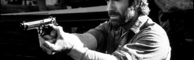 "JEDNOM JE ČAK NORIS DOŠAO DVAPUT": Ovo su najbolji vicevi o legendi koja nas je napustila!