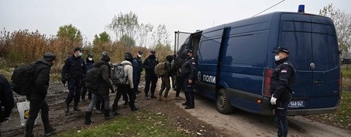 Vulin: Svi migranti imaju pravo na prihvatne centre, zabranjen boravak van kampa bez dozvole