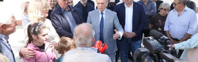 MINISTAR KRKOBABIĆ OBIŠAO SELO CEROVAC U ŠUMADIJI: Predao obnovljeni Seoski dom meštanima na korišćenje