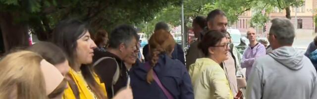 Roditelji učenika Jovine gimnazije protestuju ispred Ministarstva prosvete