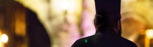 Sveštenik o odeći pokojnika: Da li nositi?