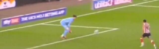 Primio komičan autogol, pa teren napustio u suzama! (VIDEO)