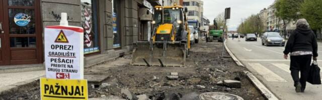 RADOVI NA LESKOVAČKOM BULEVARU OSLOBOĐENjA: Popločavanje trotora iz tri dela