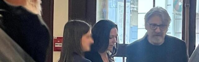 KOMEMORACIJA EROLU KADIĆU: Žena i ćerka neutešne, porodica, prijatelji i kolege se okupile da se oproste od glumca (FOTO)