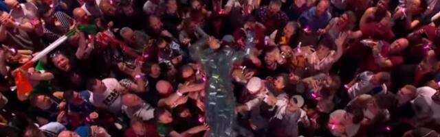 U POSLEDNJEM TRENUTKU IZBEGNUTA TRAGEDIJA NA EVROVIZIJI! Pevačica OSTALA DA VISI U VAZDUHU, umalo stradala na bini! (VIDEO)