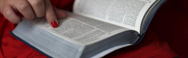 PISANA JE NA 3 JEZIKA I 350 GODINA PRE HRISTA, NAJKRAĆI DEO SE ČITA ZA MINUT: Ovih 12 činjenica o Bibliji sigurno niste znali