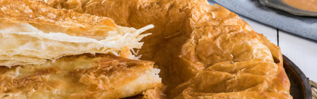 Kupio Mujo burek i samo što je zagrizao, upita pekara...