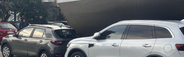 Nepropisno parkirao džip u Budvi, a onda ga je sačekalo iznenađenje: "Ovo nije vandalizam, već apel..."