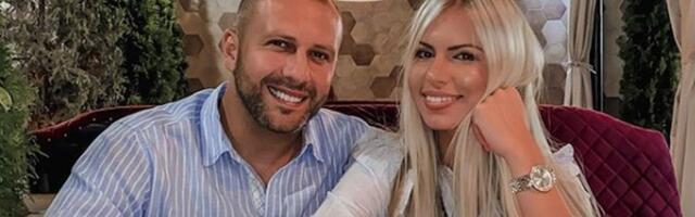 Sveća i dve namirnice na stolu: Trudna žena našeg pevača pokazala kako sa porodicom slavi Božić