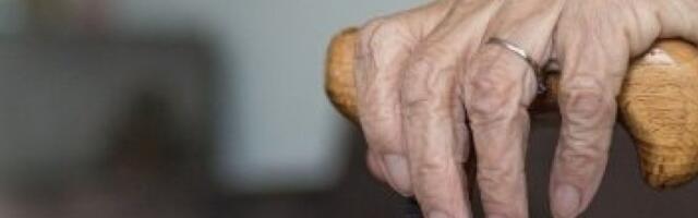 Tužna priča iz Rume: Prevarili baku (82) za milion i po dinara, ali policajci došli u zadnji čas