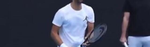 Novak pred publikom u Melburnu, odmah dobio ovacije (VIDEO)