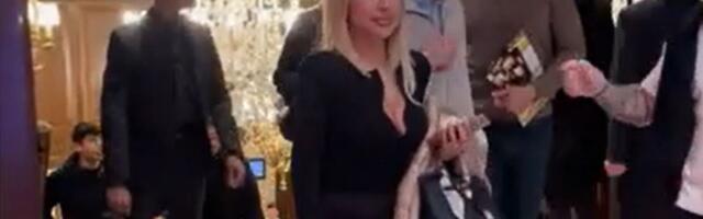 Jovana Jeremić stigla na boks meč svog dečka: Voditeljka grmi u Beču, ušetala u hotel od glave do pete u crnom