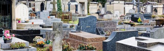 DRAMA U SELU BIJACOVCE Rođaci čuli "lupanje i glasove", pa su morali da pozovu policiju i OTKOPAJU GROB