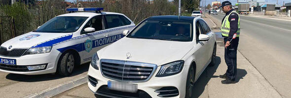 "Mercedesom  divljao 168 na sat iako ima zabranu: Za samo 12 sati kragujevačka policija napisala 1.300 kazni!